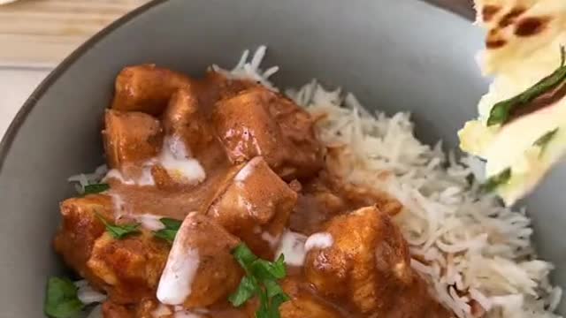 Healthy butter chicken & garlic naan 😩🔥 (via @Miranda )