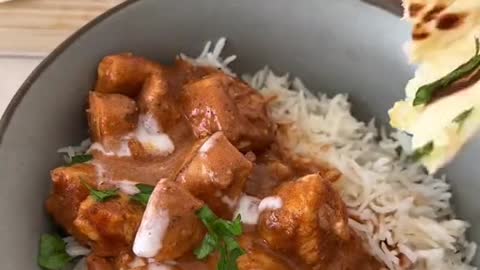 Healthy butter chicken & garlic naan 😩🔥 (via @Miranda )