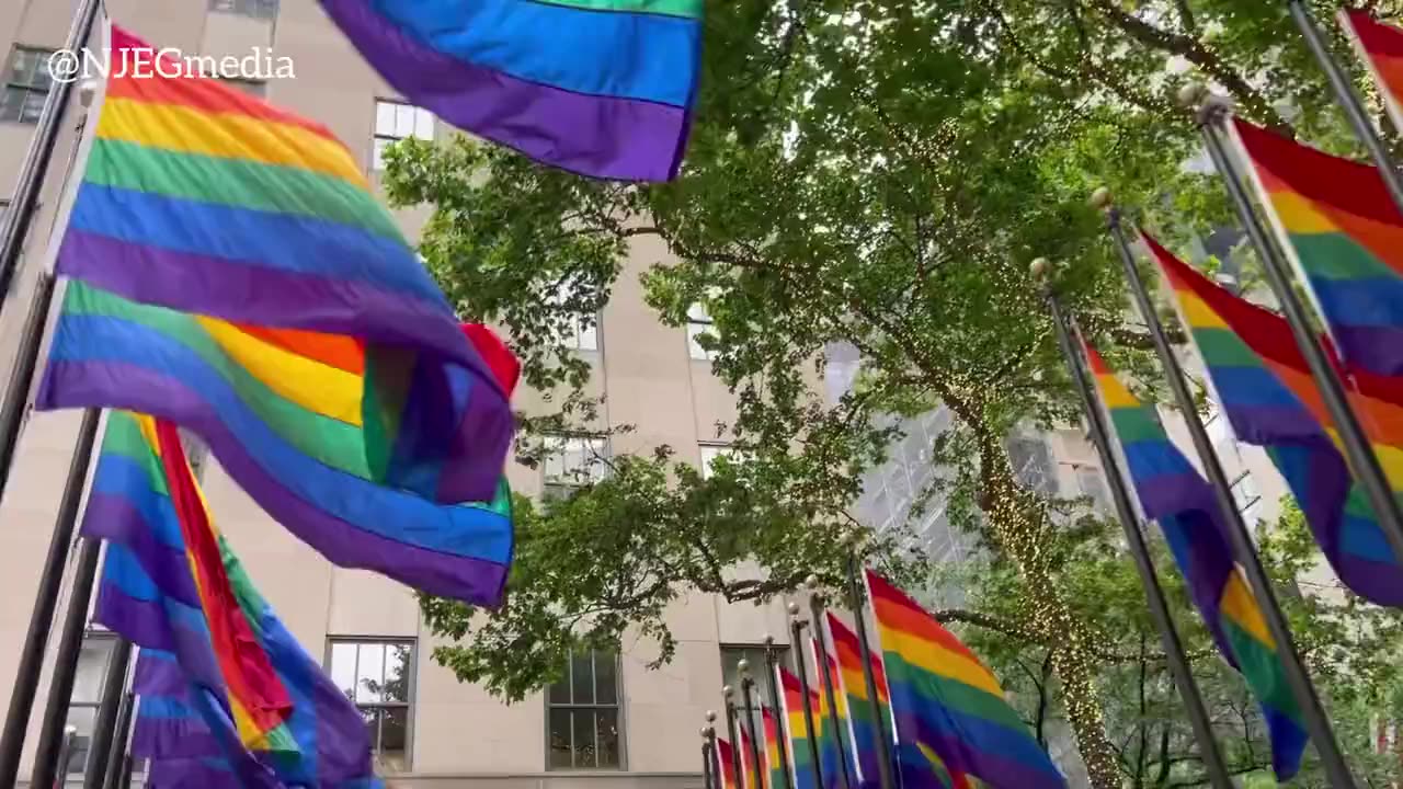 Rockefeller Center replaces flags of the United States and other members of the United Nations