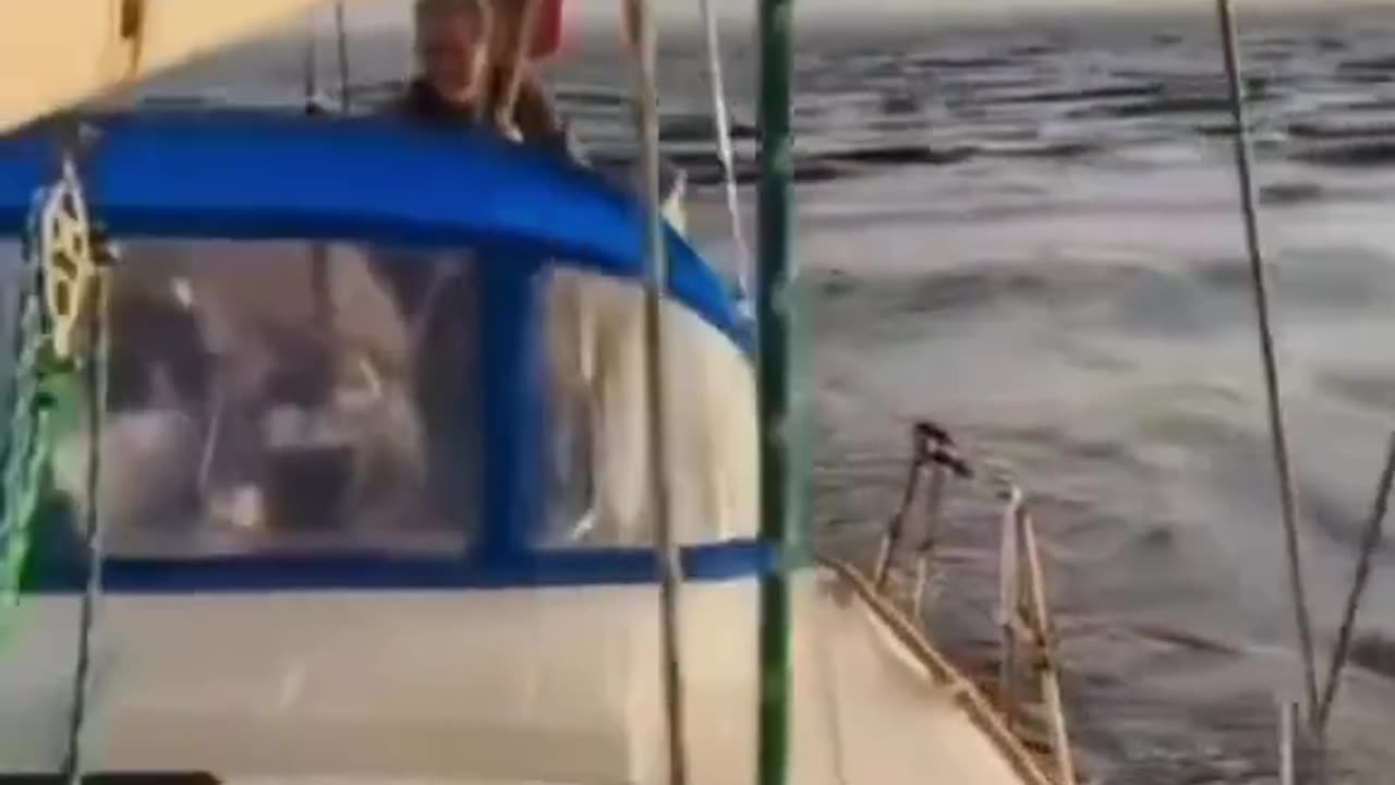 FLAT OCEAN, WHY? BEYOND THE SEA WALL!