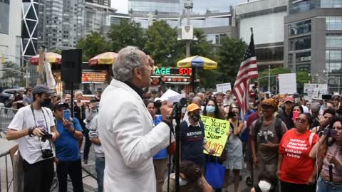 Gerard Celente_Stand for Choice rally, Columbus Circle, New York, August 28, 2021