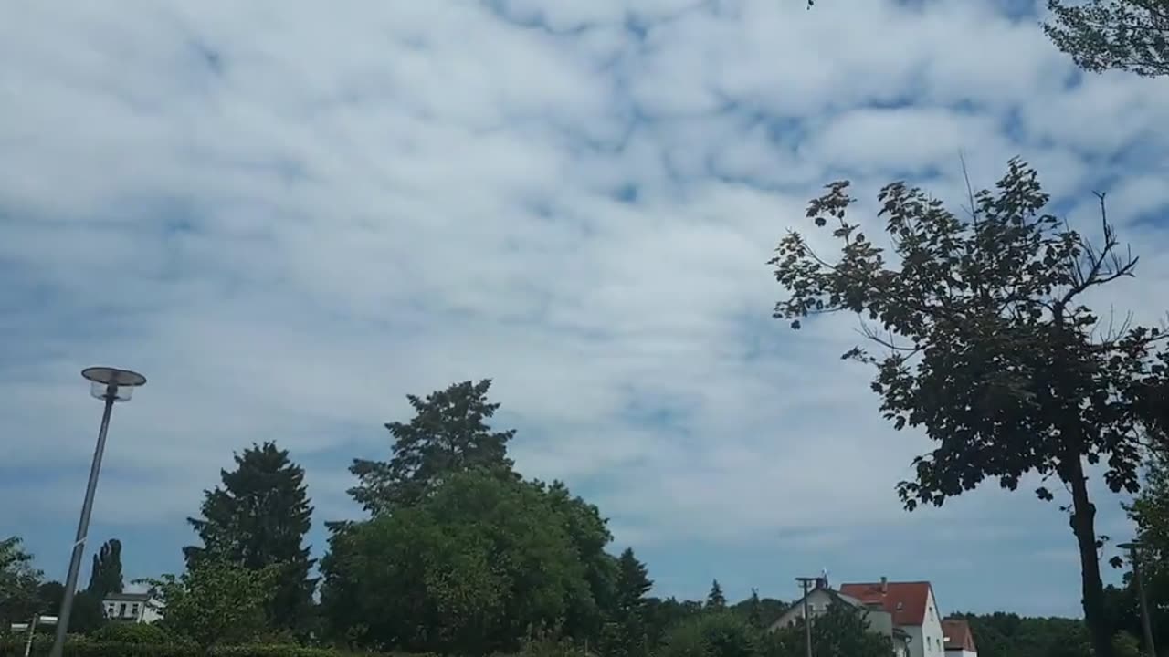 Himmel in Berlin am 14.06.2023 um 13:40 Uhr