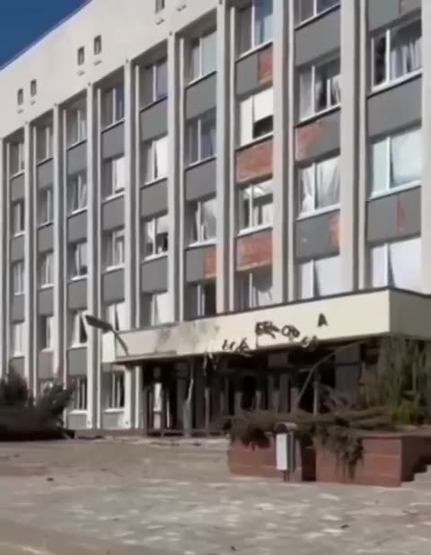 Беспилотник атаковал здание администрации Белгорода