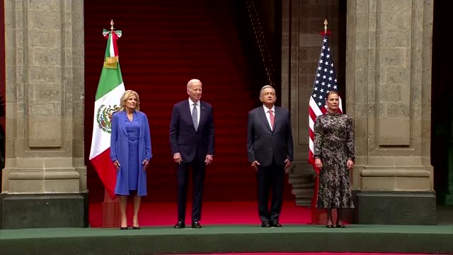 Lopez Obrador welcomes Bidens to National Palace