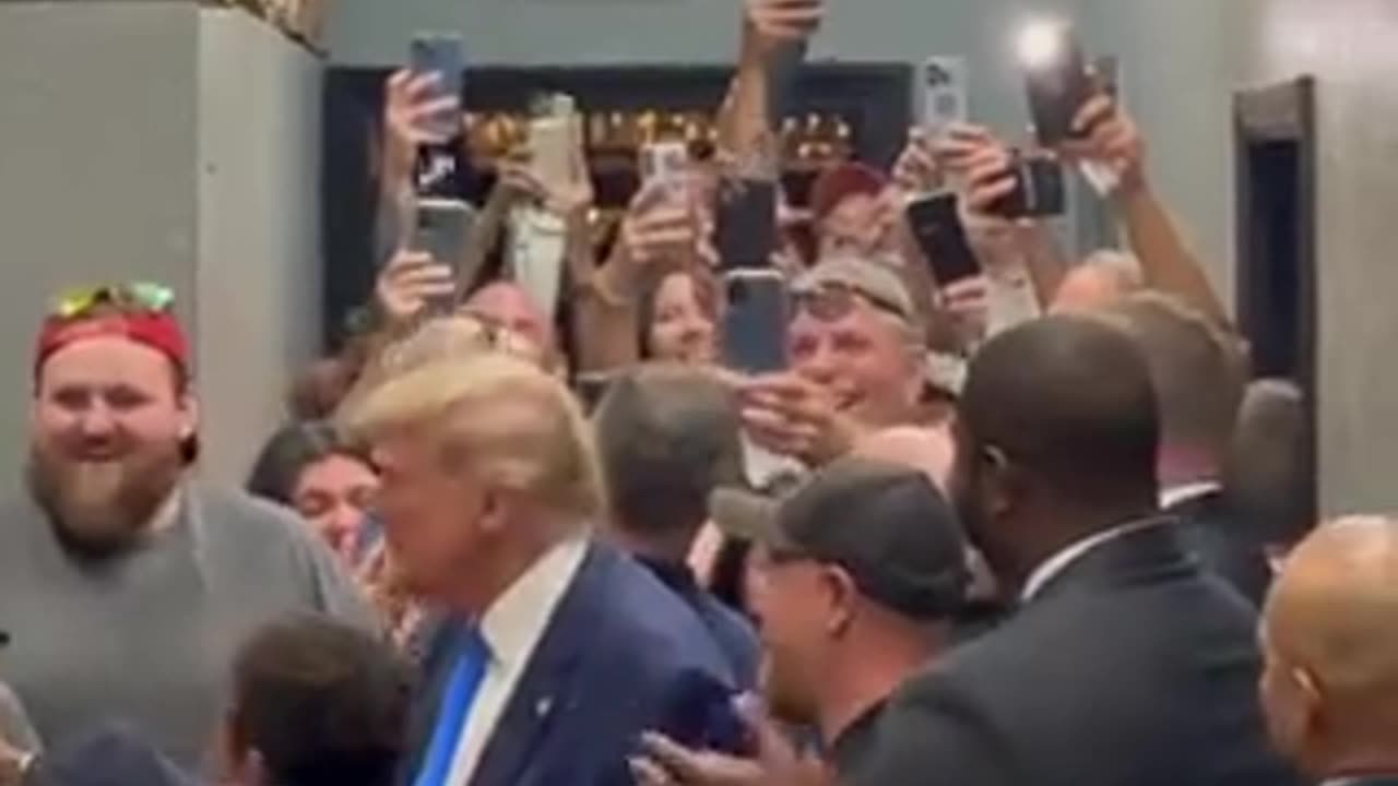 Momentos atrás—Depois de falar no Lee County GOP Dinner