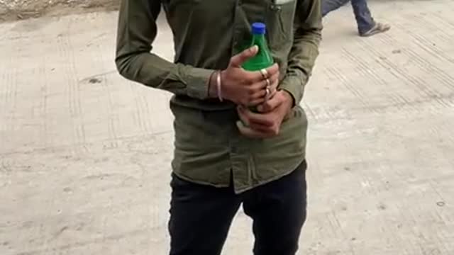 दुकान वाले को चूना लगाया 🤣😁.