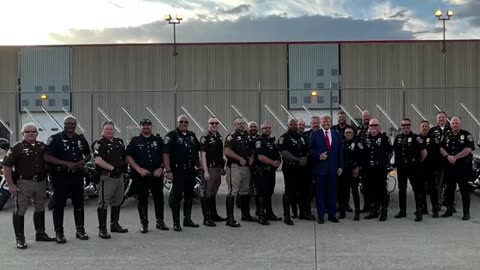 Dan Scavino - DonaldTrump walks over to thank some incredible Law Enforcement Officers ...