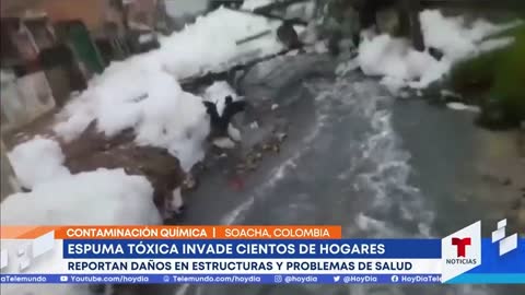 Una espuma tóxica invade las casas de al menos 400 familias en Soacha, Colombia _ Noticias Telemundo