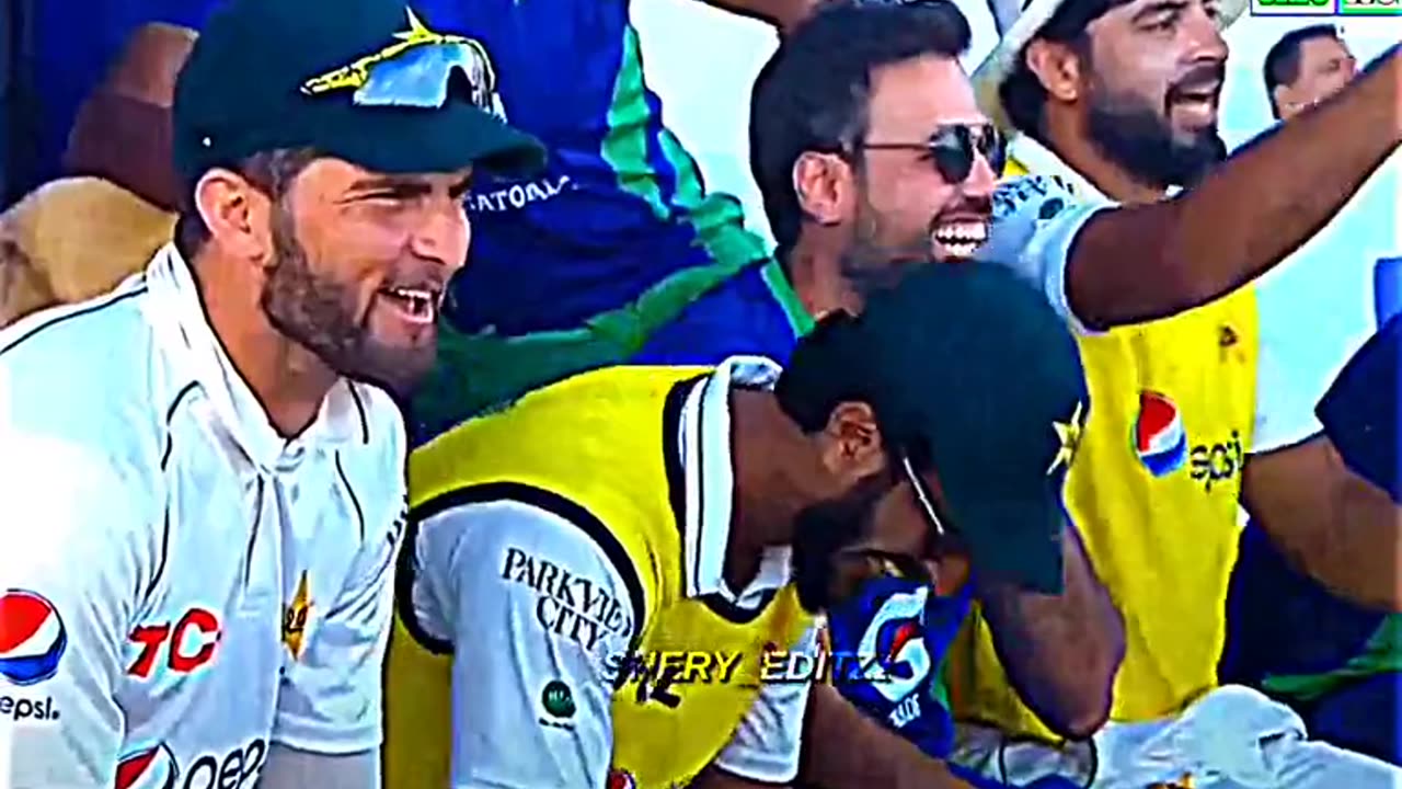 Funny Moments Pakistan and Srilanka