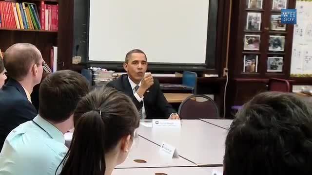 President Barack Obama speaks to a bi-partisan group of college students