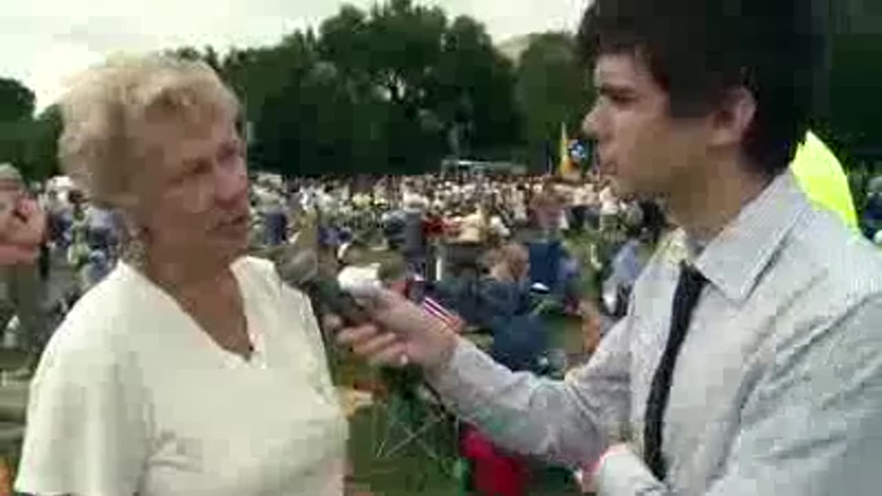 2009. DC TEA PARTY - MARCH FOOTAGE WITH INTERVIEWS (9.30, 1) m