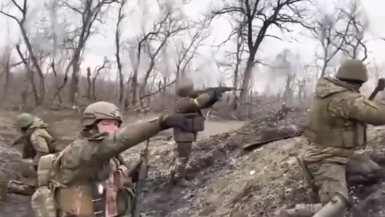 During a bloody combat in Bakhmut, Russian and Ukrainian fighters shouted, "We are approaching."