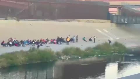 BREAKING: A huge migrant caravan of over 1,000 people crossed illegally into El Paso last night