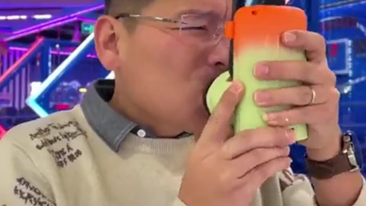 Δημιούργησαν οι Κινέζοι λένε μια συσκευή που κάνει 40$ για να φιλούν τους συντρόφους τους