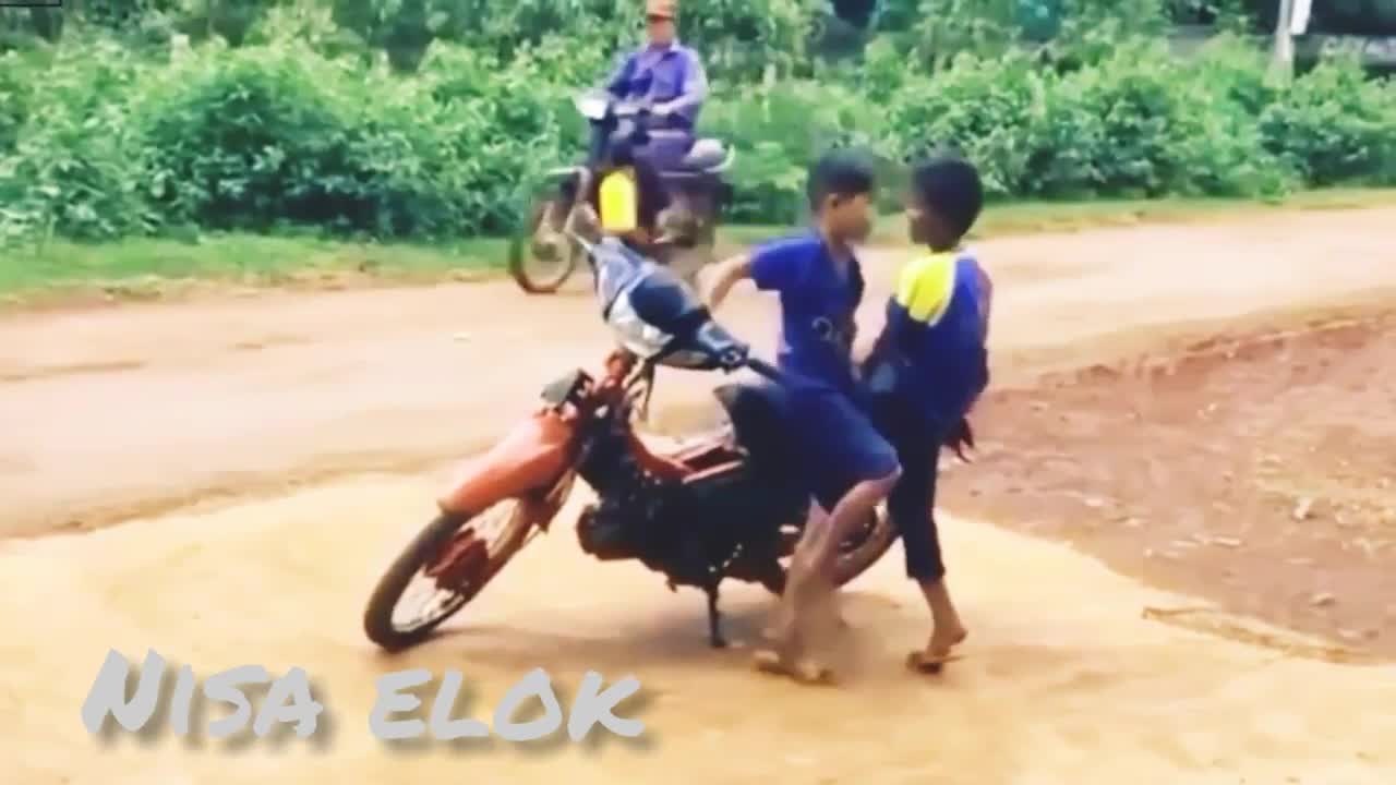 NGAKAK HABIS LENGKAP lucu naik motor pemula