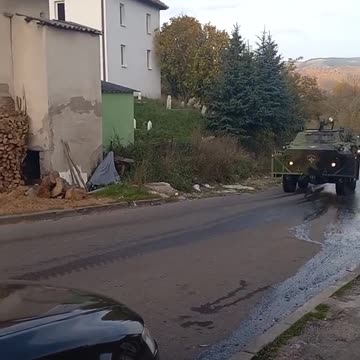 Serbian troops are moving towards the border with Kosovo