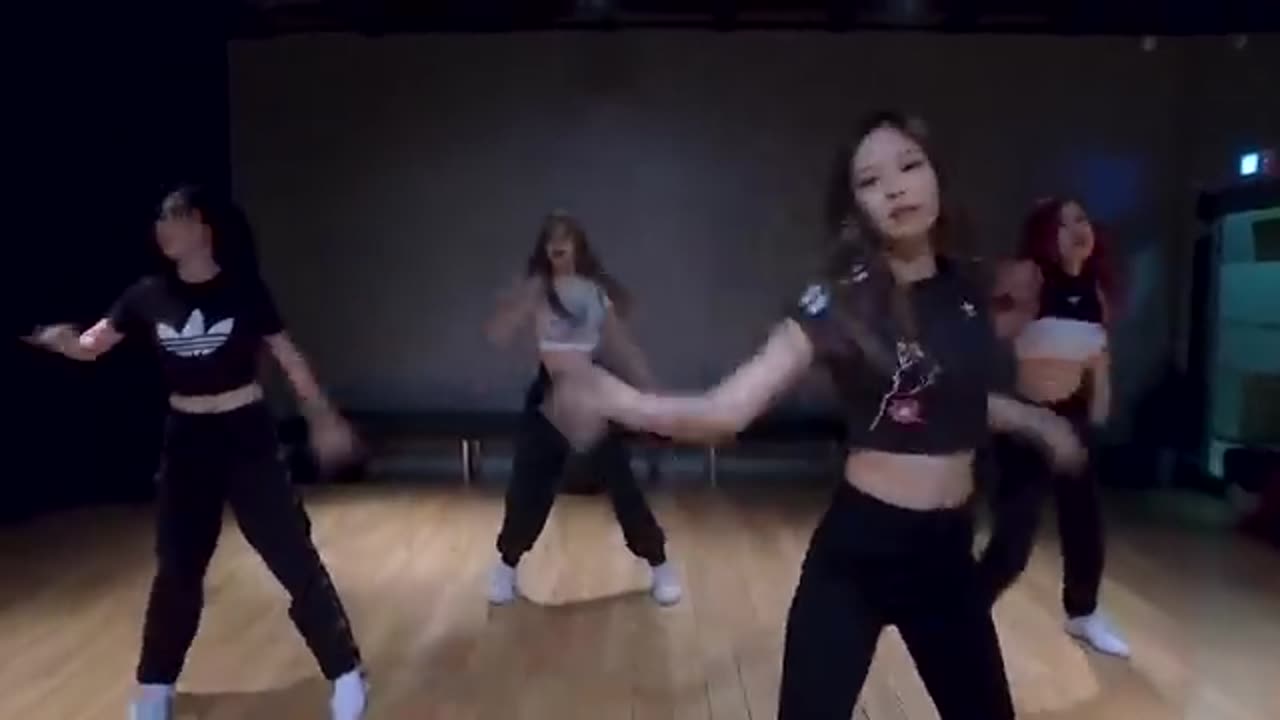 BLACKPINK - '뚜두뚜두 (DDU-DU DDU-DU)' DANCE PRACTICE VIDEO (MOVING VER.)