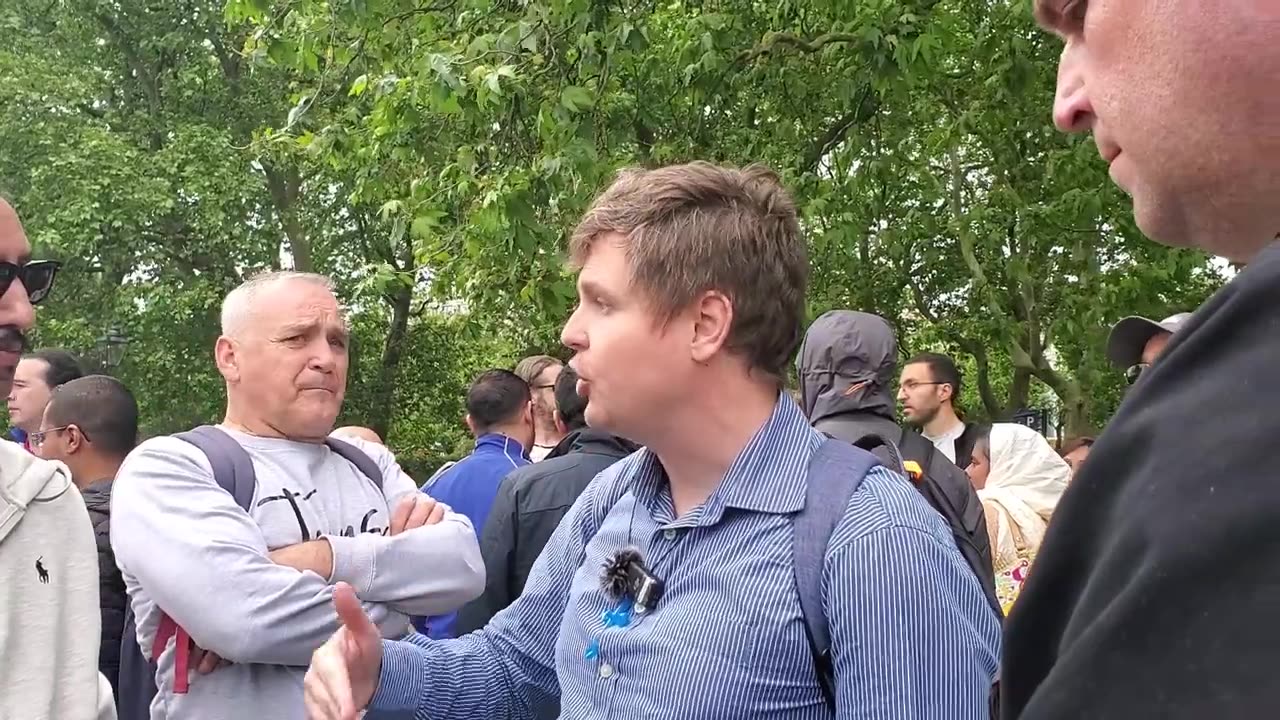 Speakers Corner - Bob Talks To Saracen (Muslim), He Admits Sharia Law Is Not Fro