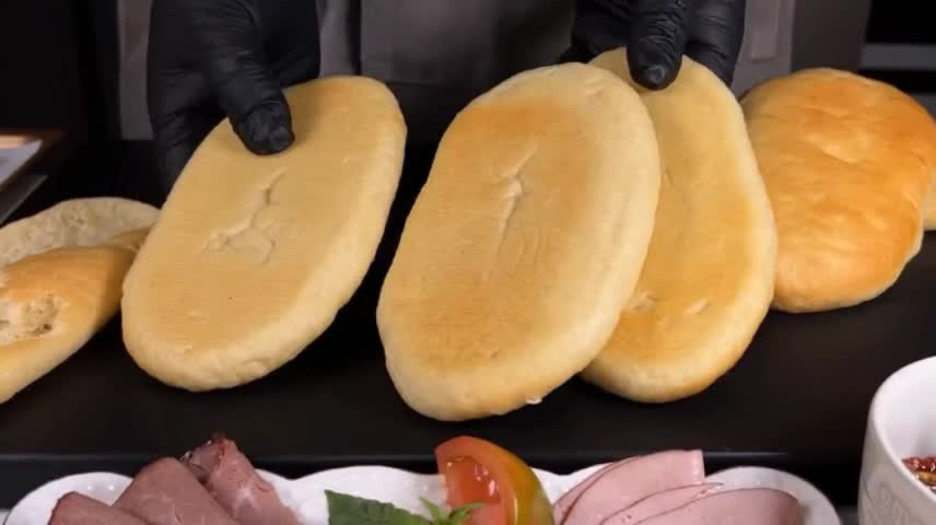 This is a new way to eat bread. It can still be eaten like this!