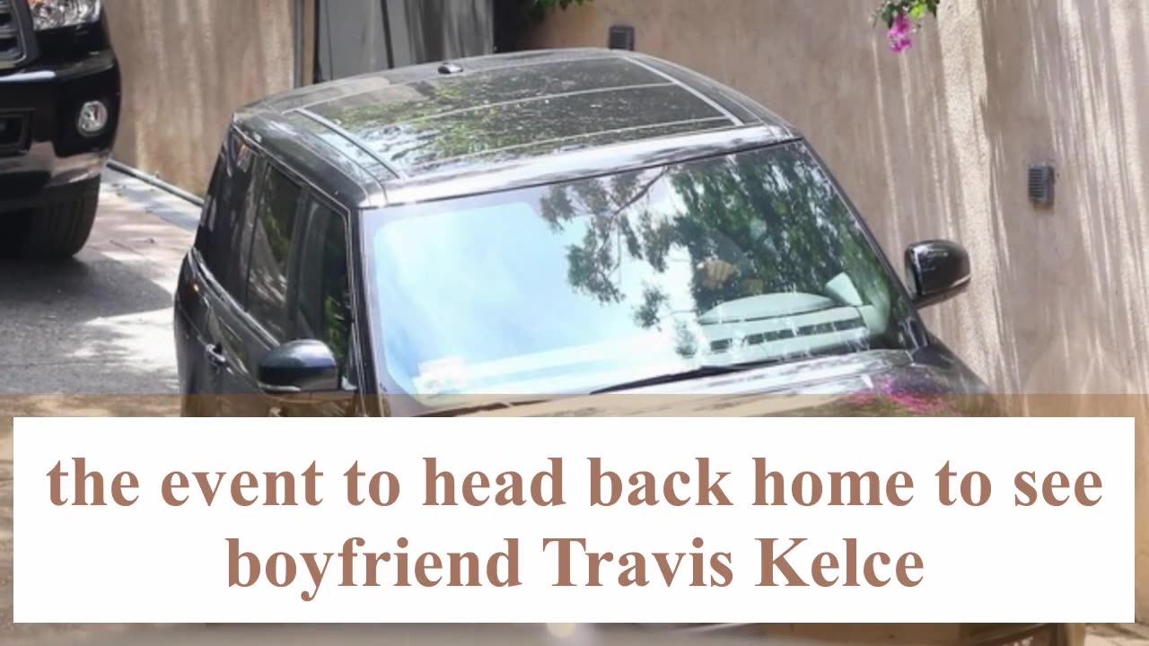 Taylor Swift Returns to Travis Kelce Home After Attend Movie Premiere 01 December 2023