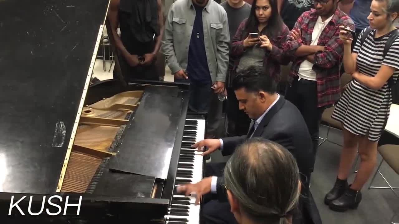 Classical Pianist Performs Dr.Dre Mashup in Compton