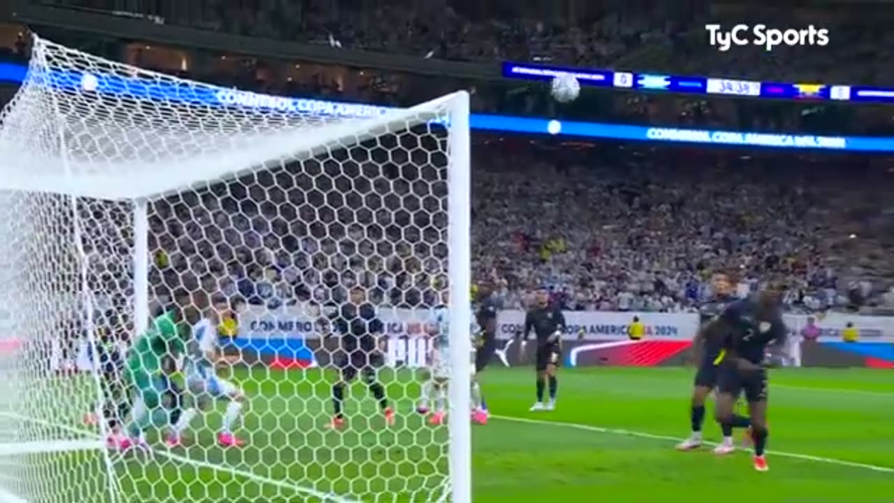 Argentina vs Ecuador Messi Magic