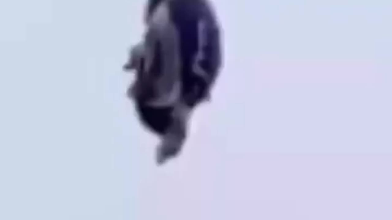 PARASAILOR SPOTS MAN FLYING THROUGH SKY WITH JETPACK IN TEXAS ?!