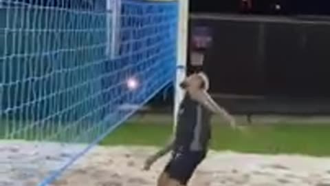 NEYMAR DOMINOU A BOLA COM PEITO NO FUTVÔLEI #shorts