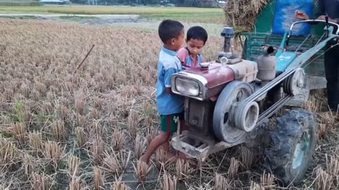 Small boy starting power tiller _ How to start power tiller _