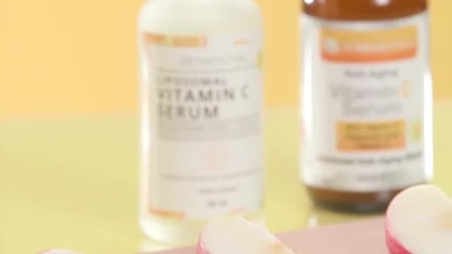 Testing vitamin C serum on apples 😱 Modèle