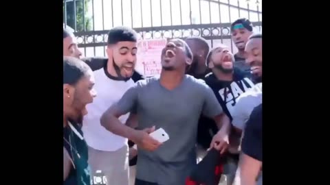 A yo come look at this