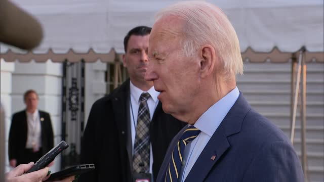 Biden makes quick remarks on FAA outage as he leaves WH