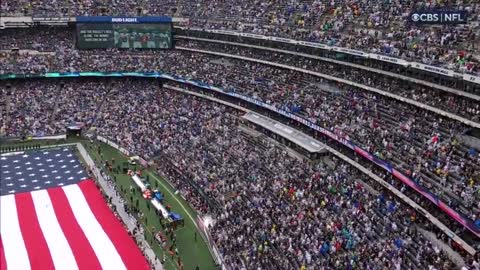 Fans Take Over the National Anthem at Jets-Raven Game