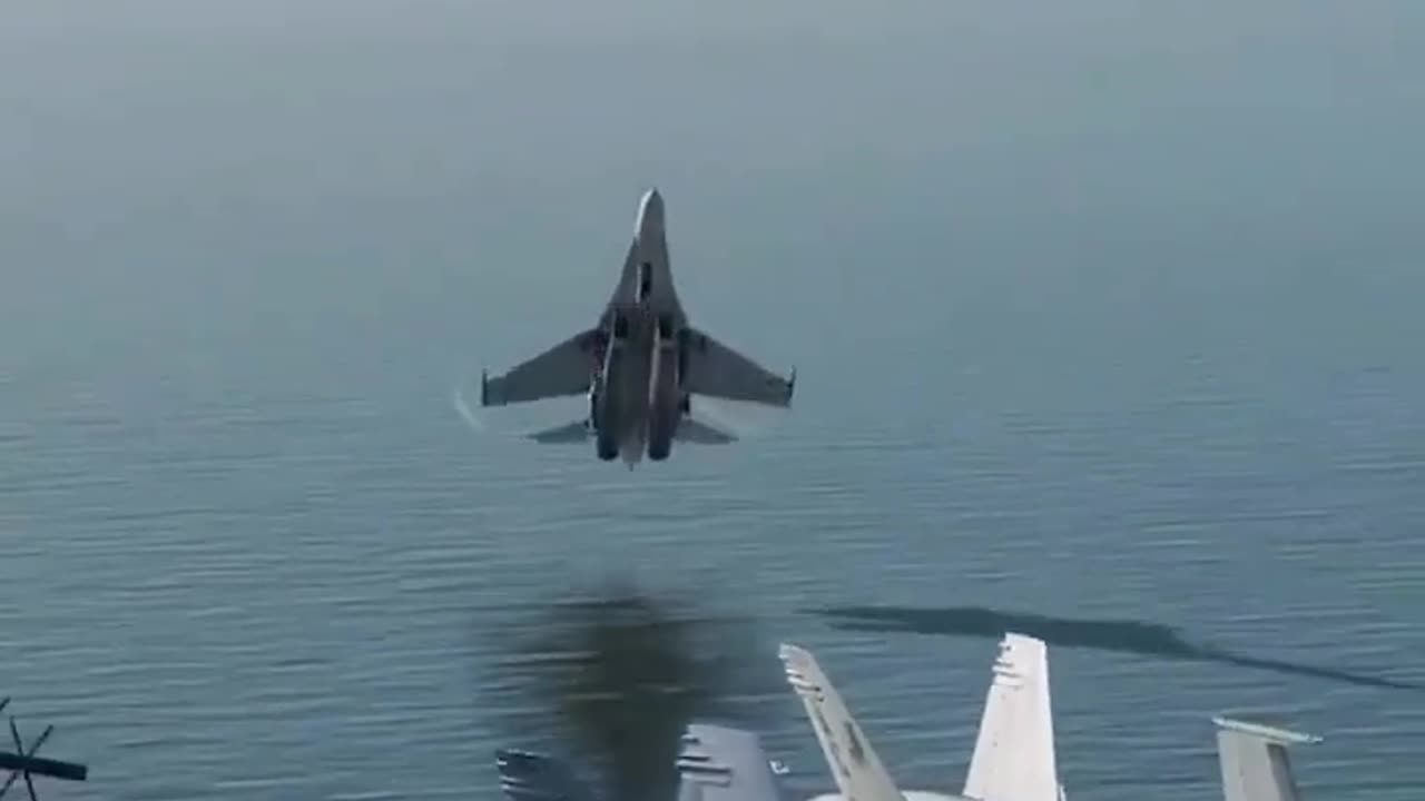 su 27 crashes on a deck of american aircraft carrier