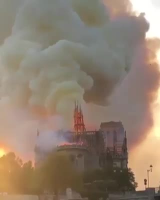 Colapso de la aguja de Notre Dame