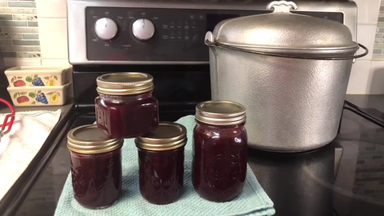 So GOOD Cranberry Butter Sauce For Thanksgiving and Christmas