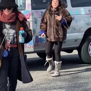 COVID Cult Karen Has Total Meltdown At The Defeat The Mandates Rally - Mass Formation Psychosis?