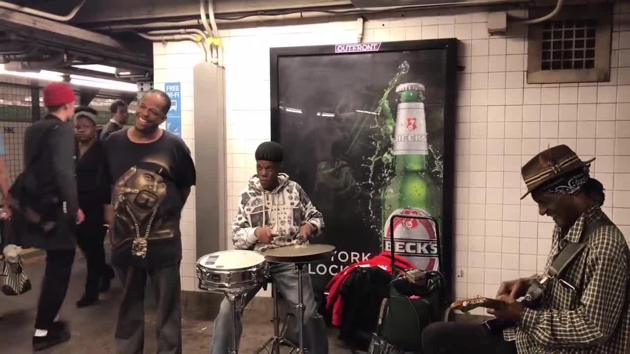 Subway Performer Mike Yung - Unchained Melody (23rd Street Viral Sensation)