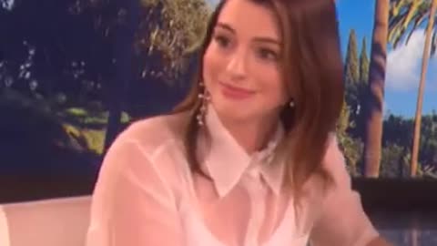 Anne Hathaway funny lesson 🤣