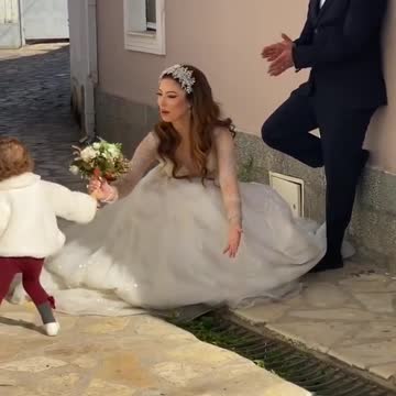 ستوريات عرائس فدوه اشلون شايل الماسكه ونطاها للعروس༺༻