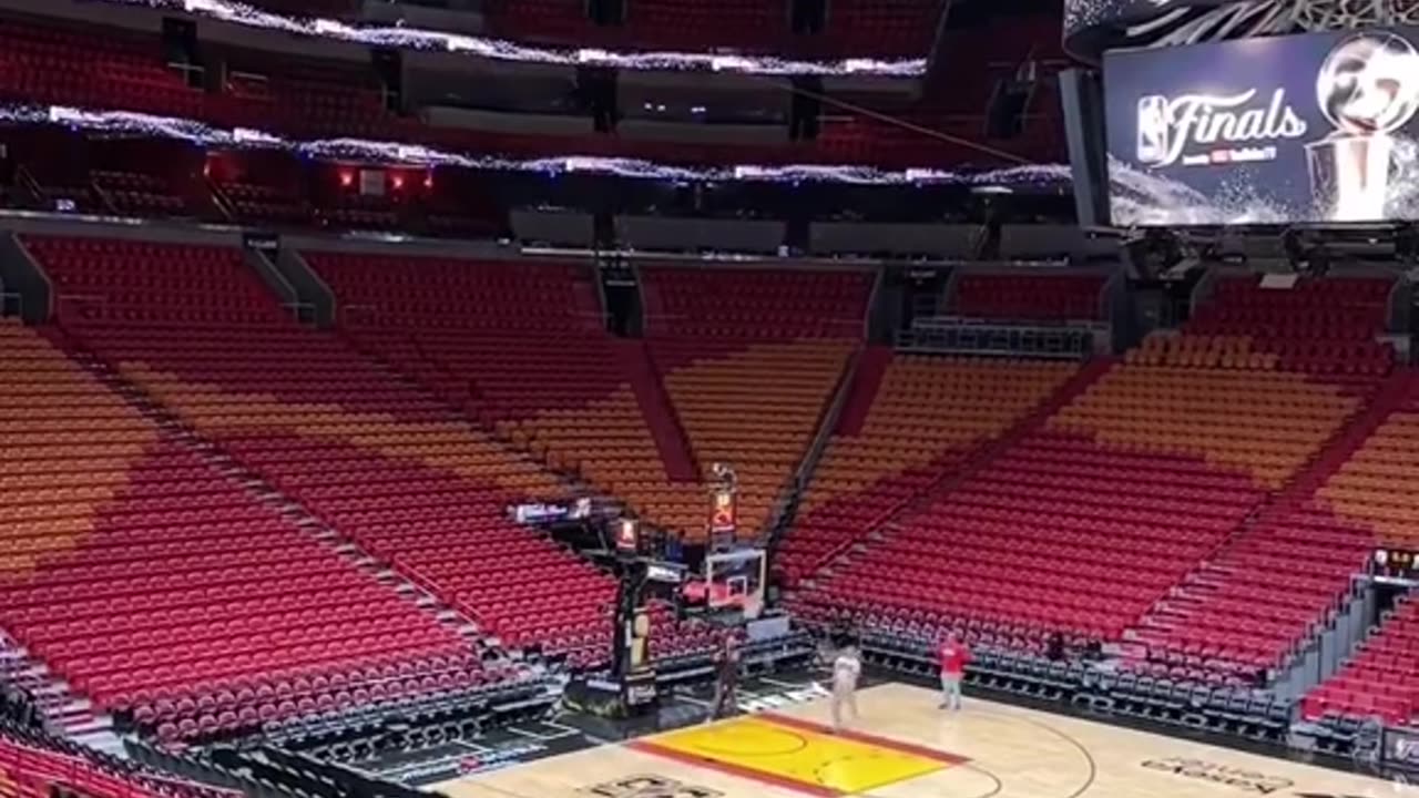 He made it look easy 😮💨 (via @Tristan Jass) #basketball #trickshot #basketballskills