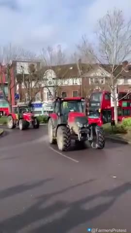 UK Farmers at ULEZ Protest in London to lend their support