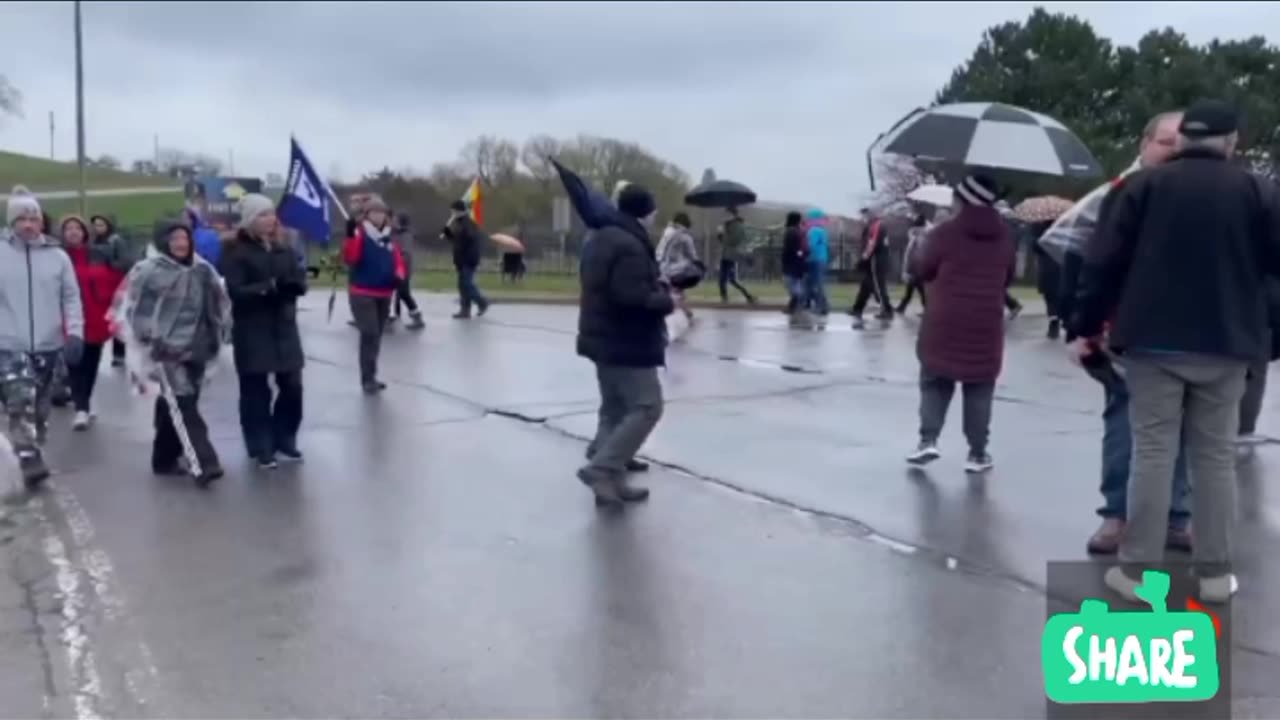 Canadians split on PSAC strike - But most aren't paying attention: poll