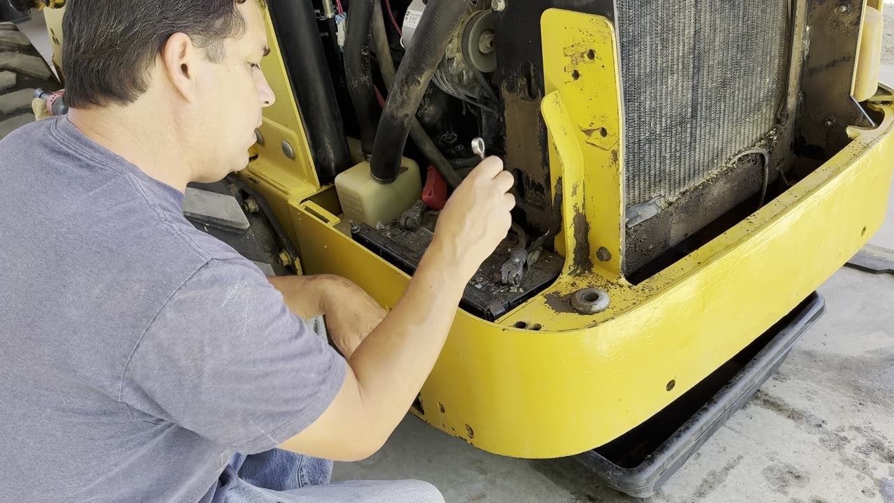 JOHN DEERE WHEELED SKID STEER 240 PART 1