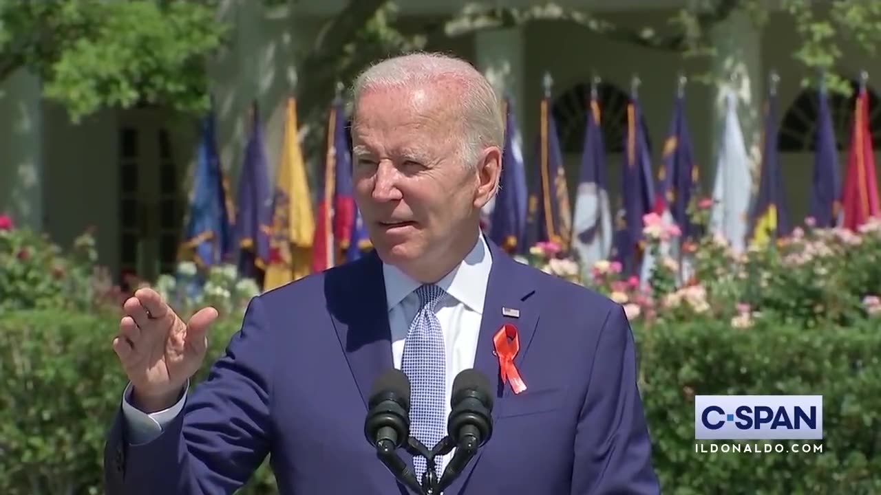 L'amore della gente: gli americani hanno mandato al diavolo Biden durante.....