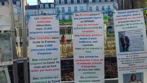 Les Masques BLancs Nantes sitting morts apres injection le 12 novembre 2022