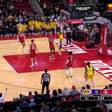 NBA - AD finds a cutting LeBron for the two-hand flush 💪 Lakers-Rockets