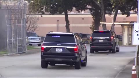 Trump arrives at Atlanta jail to surrender on election interference charges