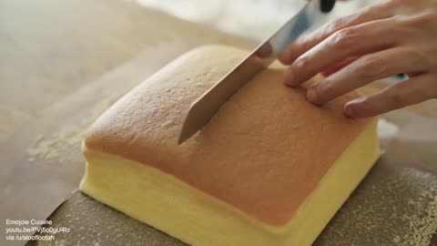 Cutting this Castella Cake