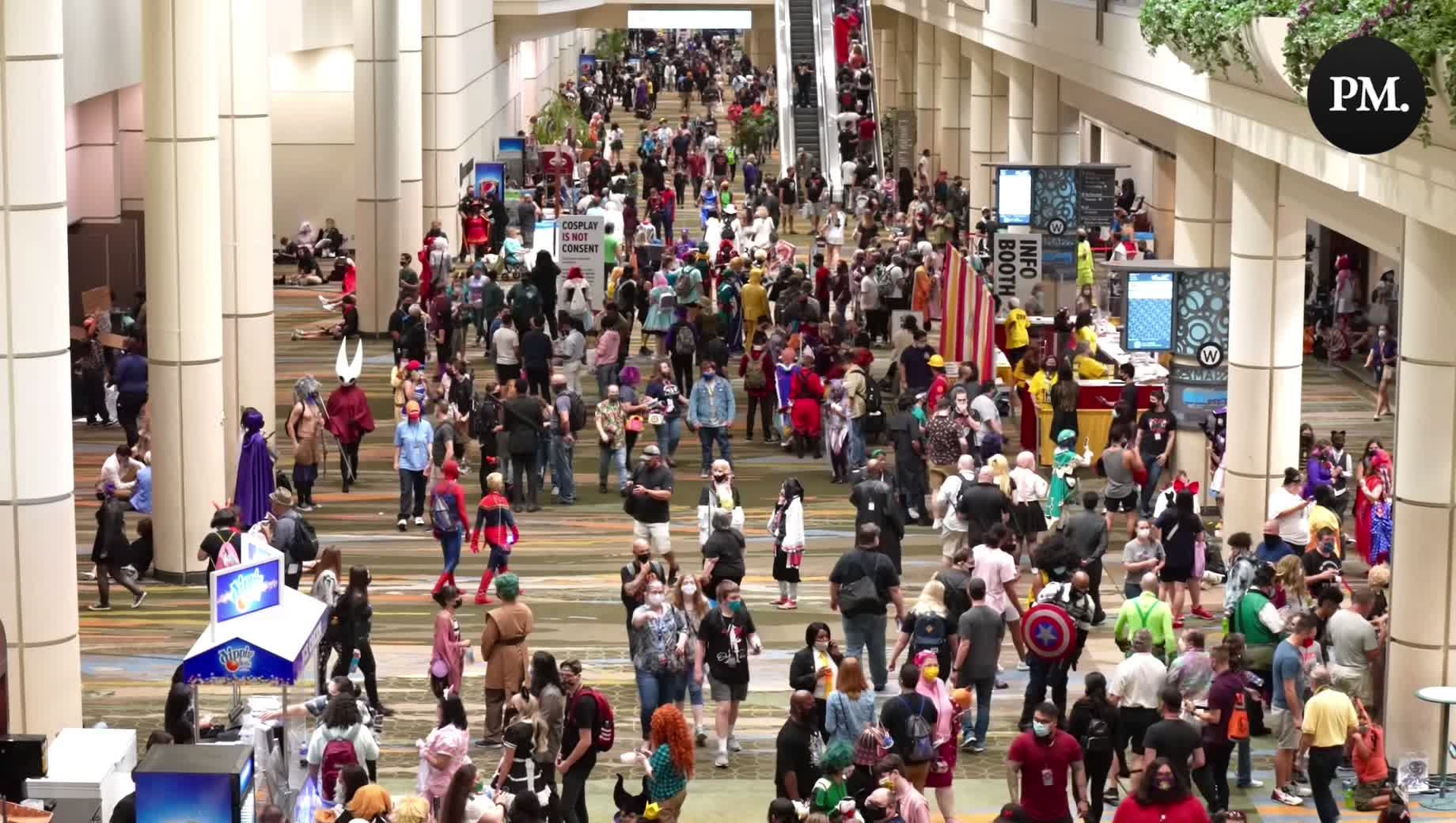 Huge crowd at MegaCon Orlando... and that's just the lobby!